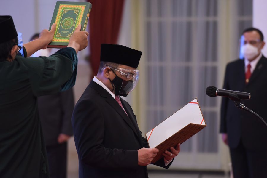Presiden Jokowi Lantik Indriyanto Seno Adji  Anggota Dewan Pengawas KPK